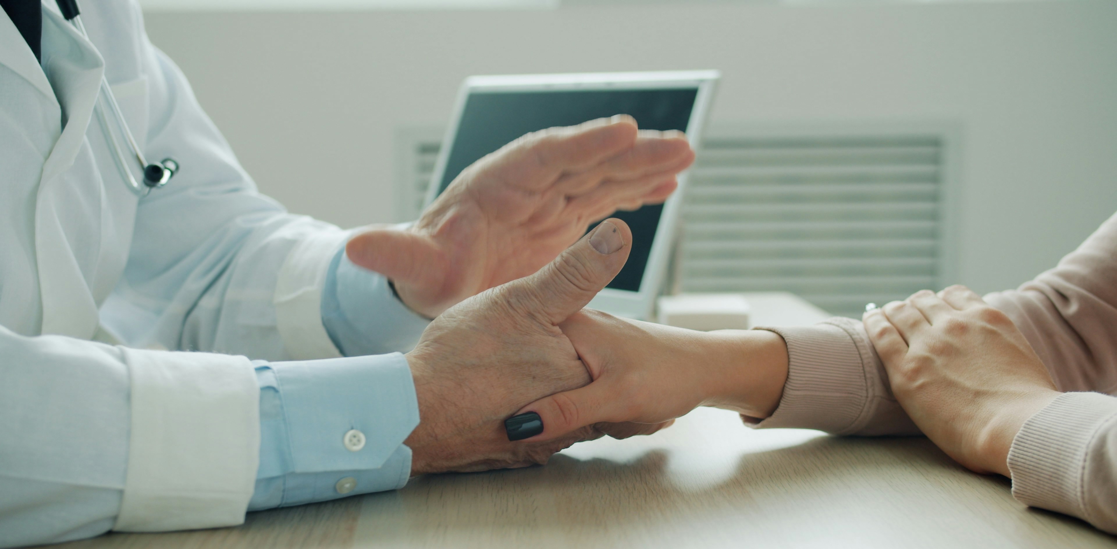 Warm consultation between physician and patient